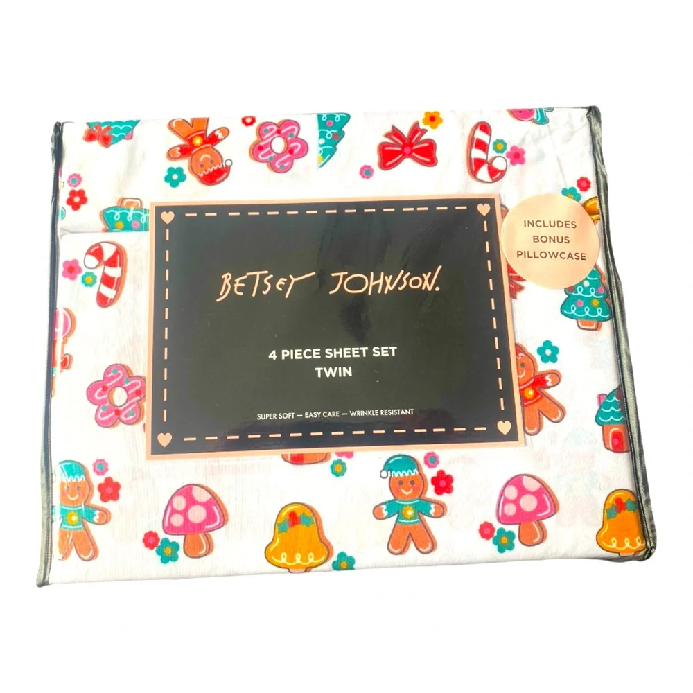 Betsey Johnson Christmas Theme 4‎ Piece Twin Sheet Set